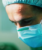 Wer eine akute Gallenblasentzündung hat, profitiert laut einer Studie von einem schnellen chirurgischen Eingriff