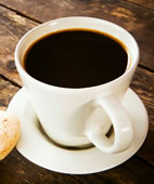 Eine Tasse Kaffee täglich stärkt anscheinend das Gedächtnis, so eine Studie
