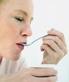 Wer fettarmen Joghurt isst, hat anscheinend ein niedrigeres Risiko für die Zuckerkrankheit. Woran das liegt, ist noch unklar