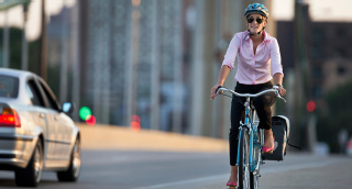 Radeln in der Freizeit oder auf dem Weg zur Arbeit: Bitte mit Helm!